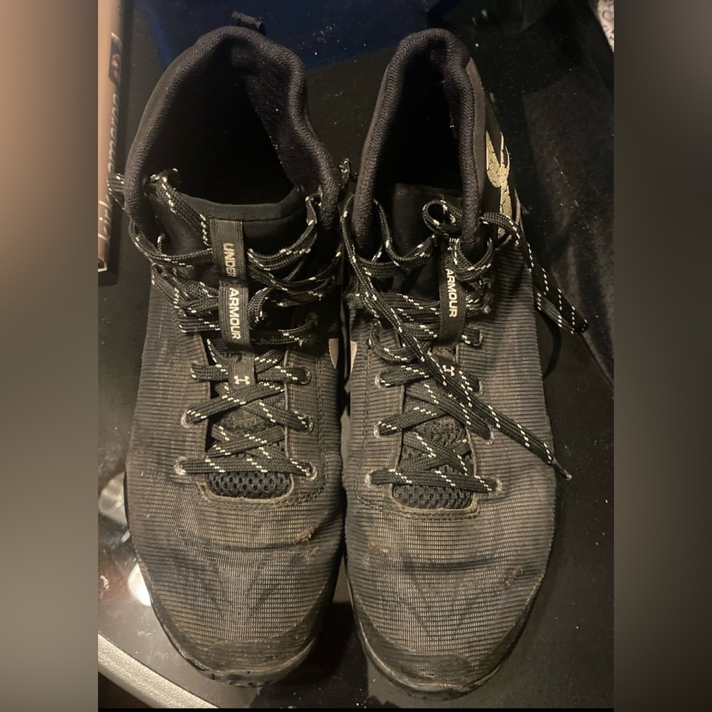 Woman’s UA Black Shoes